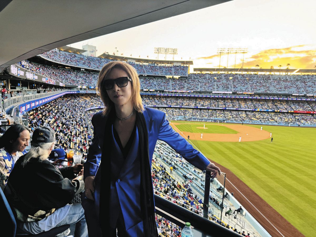 YOSHIKI、2年ぶりにドジャー・スタジアムで米国歌演奏 ピアノ×DJ