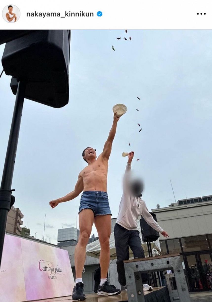 写真】「気温9度」なかやまきんに君”短パン一丁”：中日スポーツ・東京