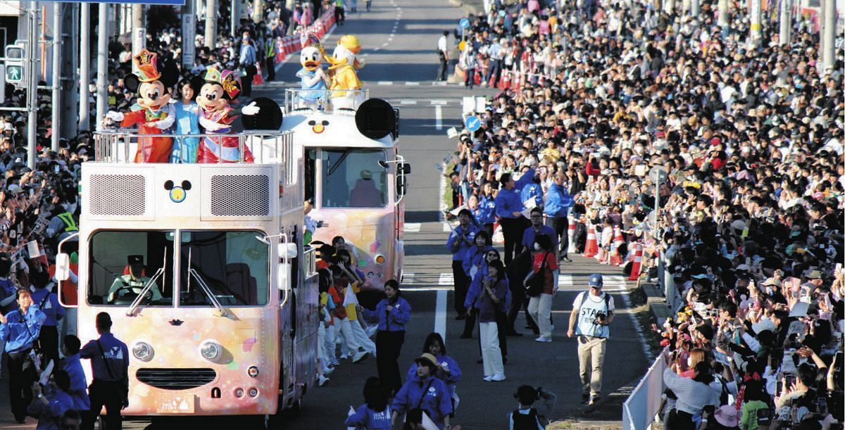 動画】「岩倉でディズニー気分」沿道に4万人の熱気 開園40年スペシャル