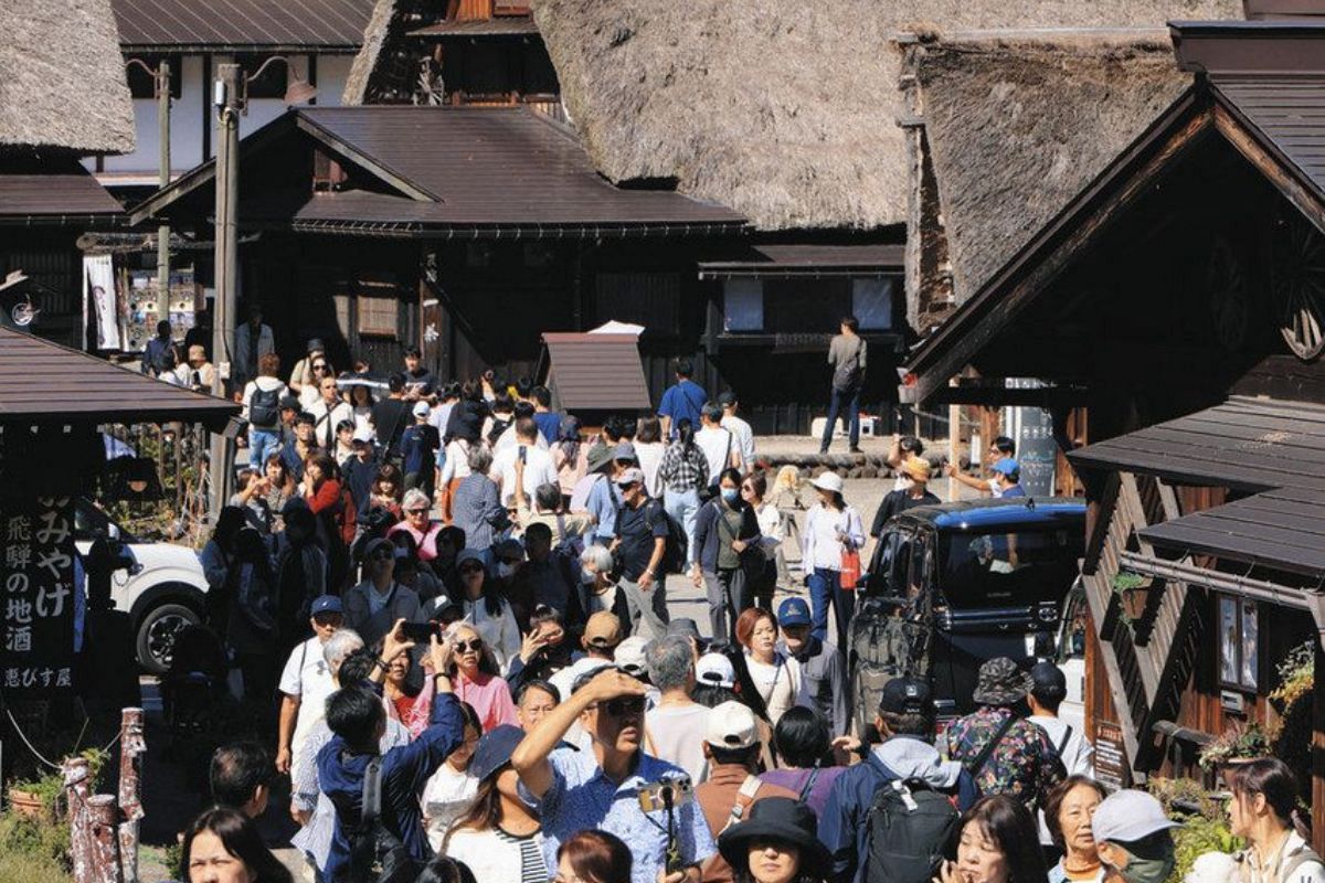 「正直、迷惑」観光客数、住民の1000倍以上　オーバーツーリズムに揺れる白川村：中日新聞Web