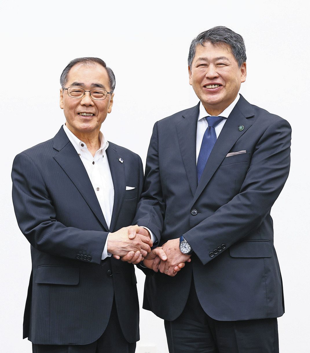 握手 信 大