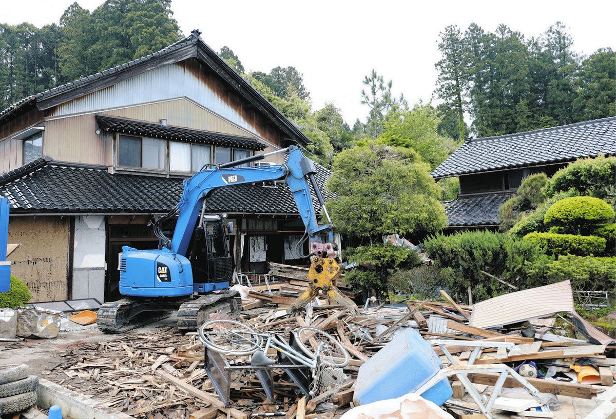 全壊判定の民家など3棟 志賀で公費解体始まる：北陸中日新聞Web