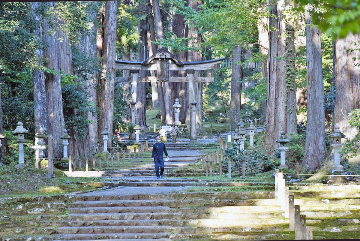 33年ぶり御開帳 平泉寺白山神社＞貴重な機会に参拝を 23～25日、本社 