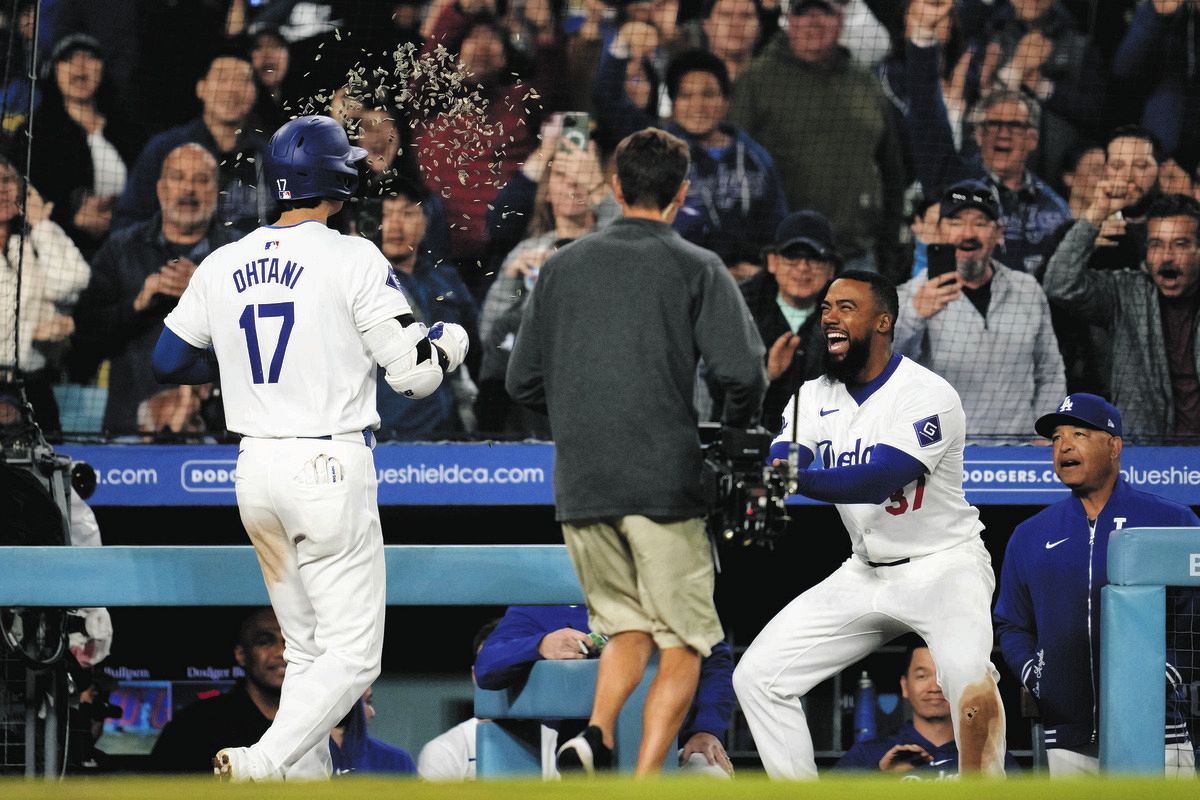 ドジャース1号の大谷翔平に、『ひまわりの種』浴びせたヘルナンデス