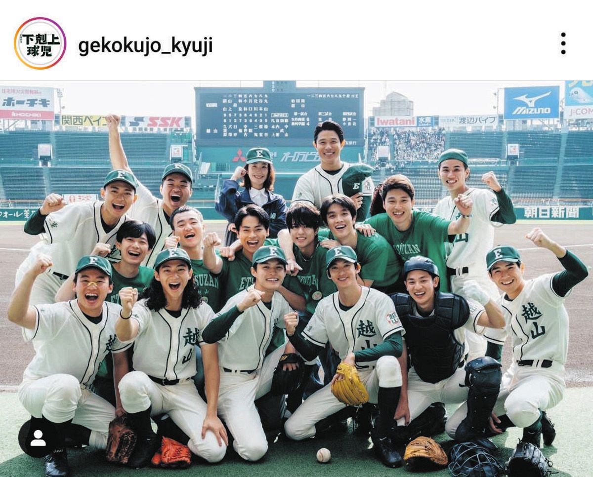 ◇『下剋上球児』笑顔のザン高ナインとOB、監督たち【写真】：中日