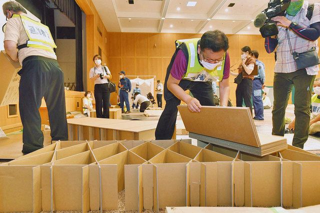 段ボール組み立てベッド 敦賀の避難所 日刊県民福井web