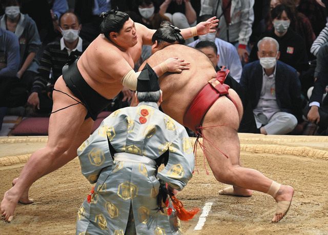 高安は目を赤くして花道引き揚げ「稽古足りないということに尽きる」【大相撲九州場所】：中日スポーツ・東京中日スポーツ