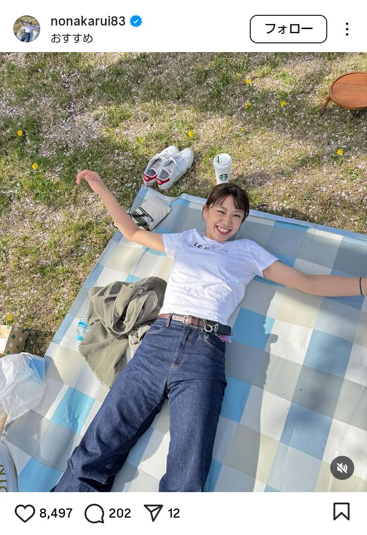 ◇野中瑠衣『可愛いがすぎる』寝そべり白T＆デニムコーデ【写真】：中