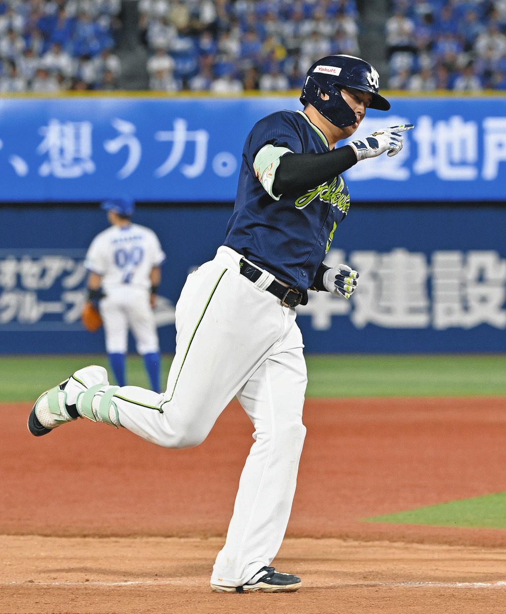◇エグすぎる…ヤクルト・村上宗隆、バックスクリーン直撃の18号3ラン