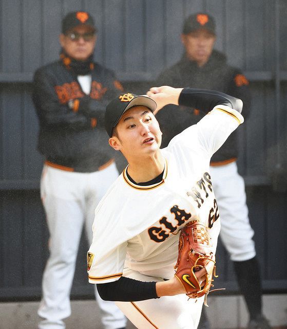 巨人 大阪桐蔭っぽくないじゃん モテるぜ 宮本コーチが3年目左腕 横川 化けるかも 原監督も絶賛 中日スポーツ 東京中日スポーツ