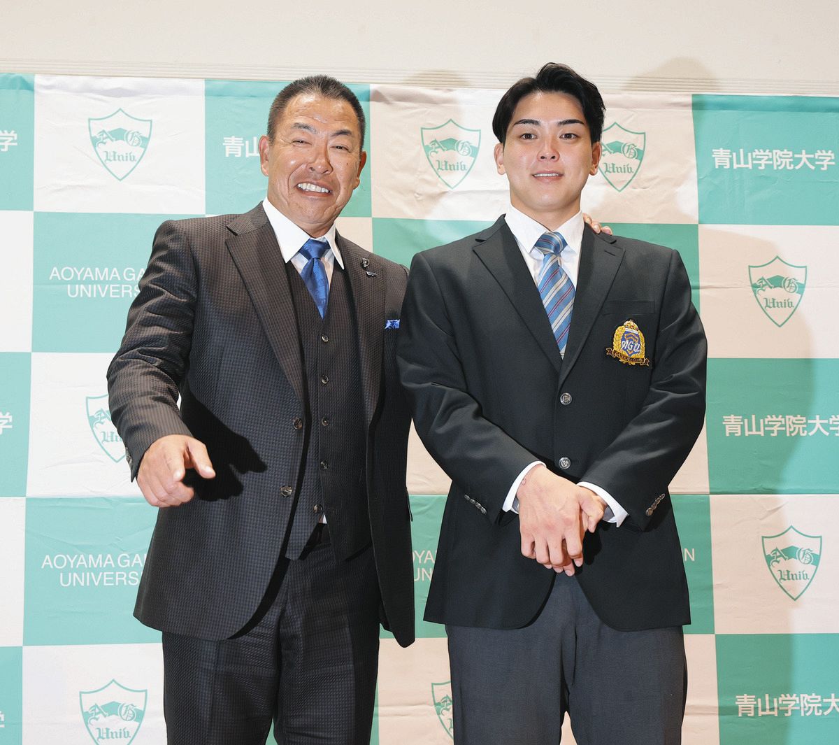 中日・井上一樹監督、1位指名の青学大・中西聖輝に電撃指名あいさつ 