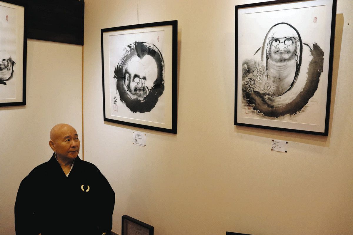 禅の心描くだるまの水墨画 美浜の徳賞寺住職、制作60年記念展示：中日