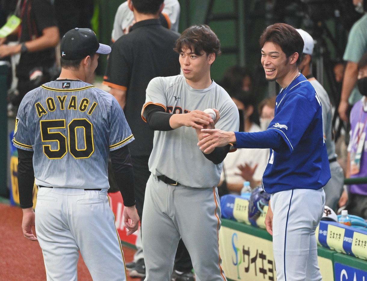 オールスター 中日 又吉 巨人 高梨 阪神 青柳と 変則フォームトリオ で談笑 互いの変化球の握り確認も 中日スポーツ 東京中日スポーツ