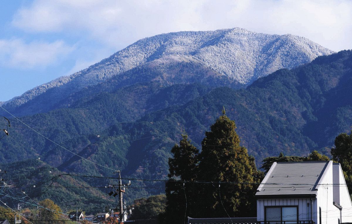 冬到来、恵那山うっすら雪化粧：中日新聞Web