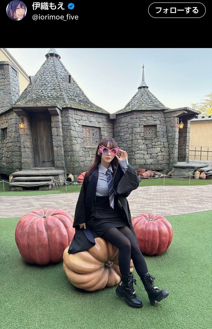 ◇伊織もえ、「シャツがはち切れそう」“魔女使い”コーデ【写真複数枚