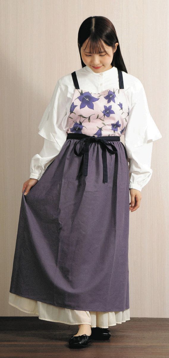 花柄のドレスエプロン、松阪から発信 元商社マン、通販サイトを運営