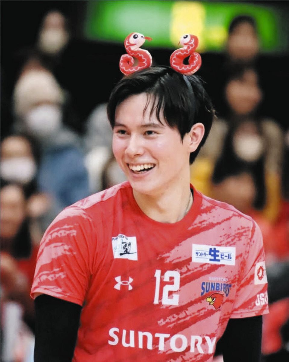 ◇高橋藍、キュートすぎる干支のカチューシャ姿【写真】：中日スポーツ