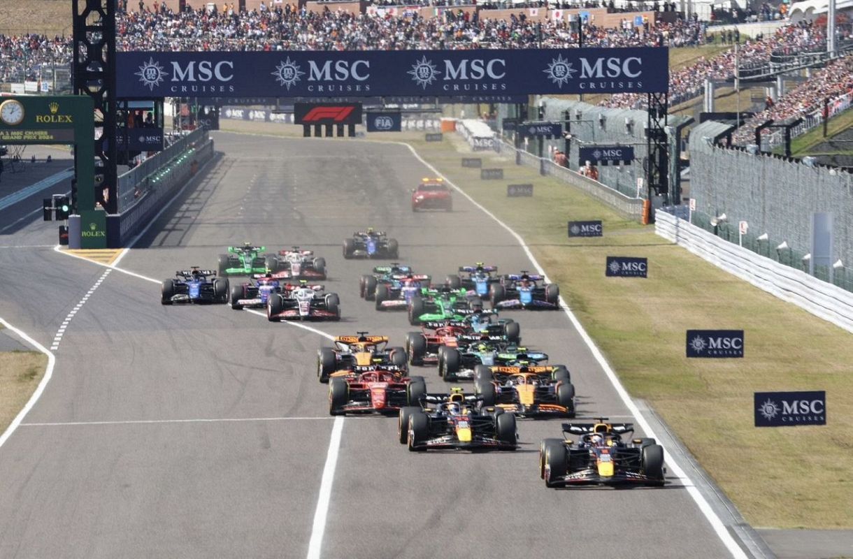 ◇F１日本GP、スタートシーン【写真】：中日スポーツ・東京中日スポーツ