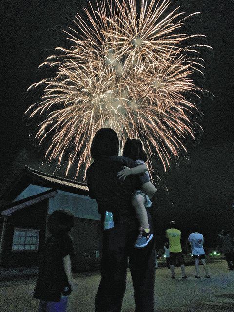 ９月度優秀作 １ 残夏の花火 鈴木 創悟 富山県射水市 北陸中日新聞web
