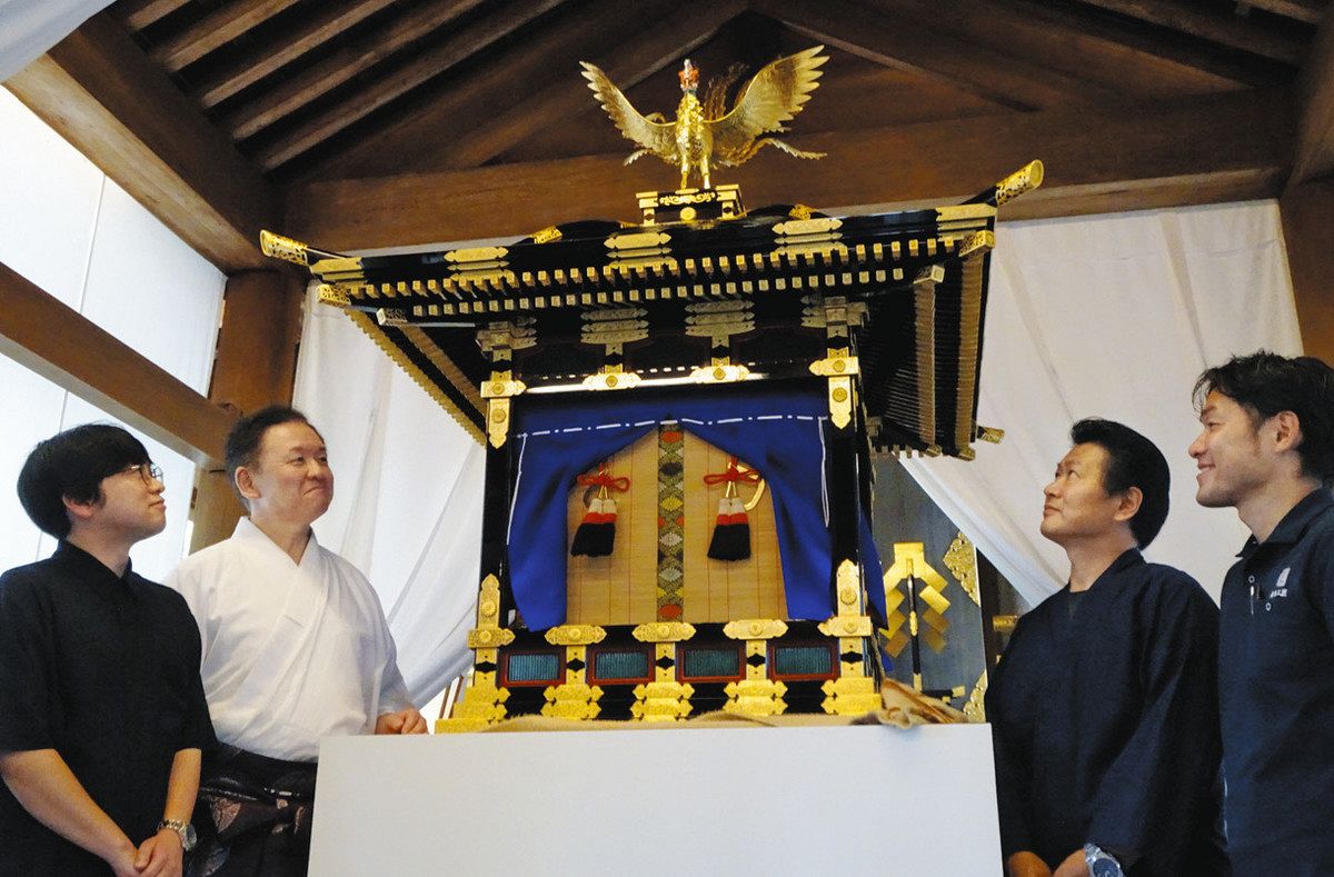 御鳳輦 県内職人の技 井波彫刻や高岡仏壇、寺社建築 射水神社が公開