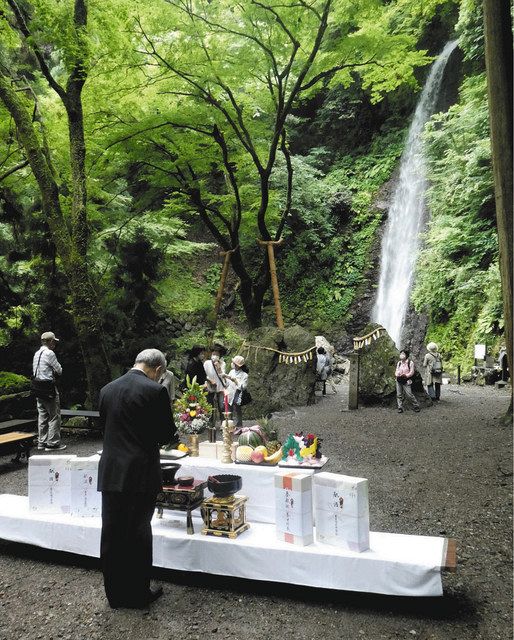 今年も静かな 滝開き 養老の滝 観光協会長ら安全祈願 中日新聞web