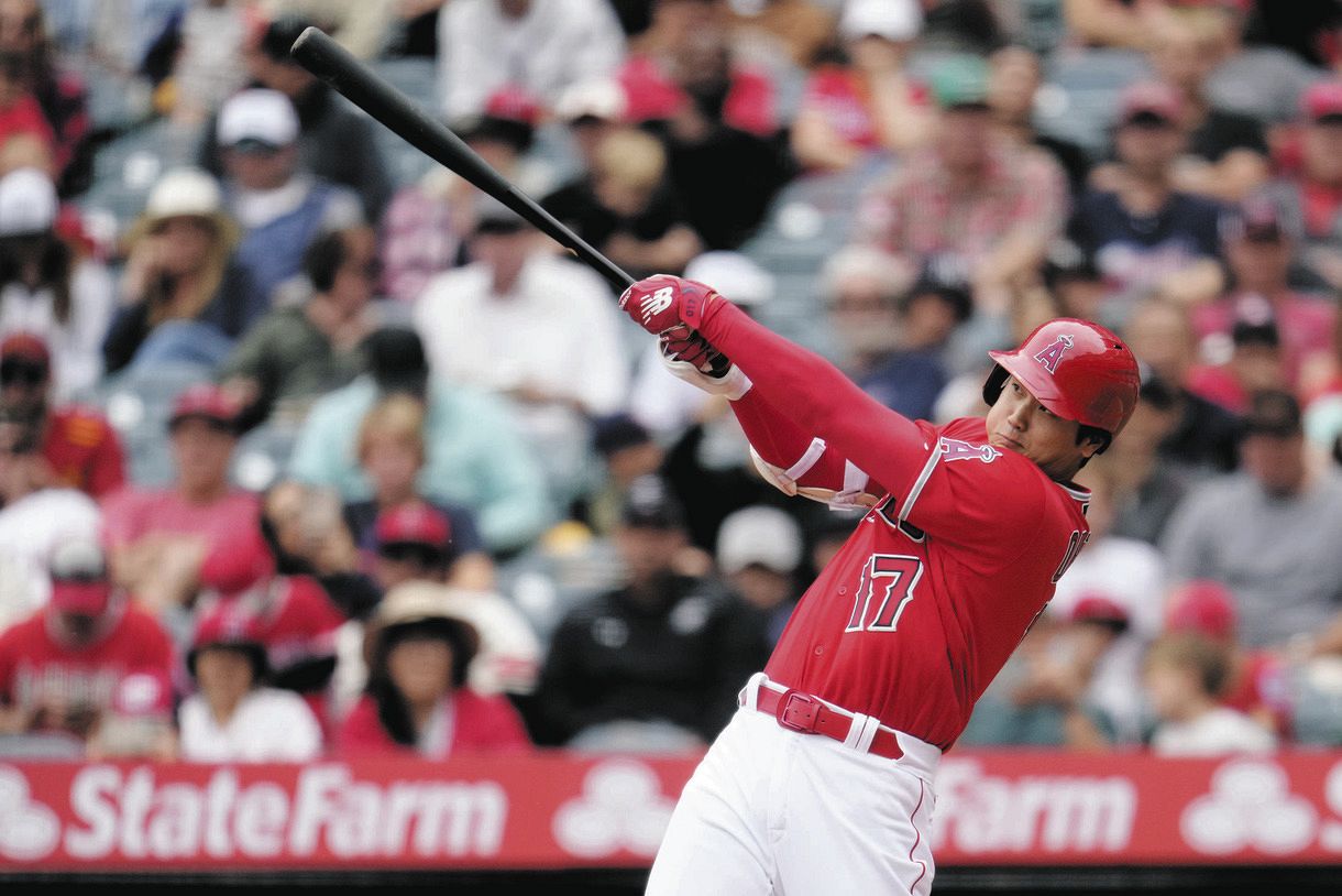 大谷翔平、〝赤の手袋〟で13打席ぶり安打も3三振 目の前でトラウトが