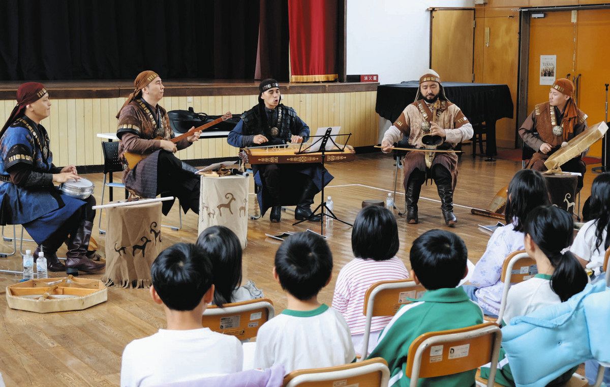 風の音、動物の声…異国の響きに酔いしれる 豊田でカザフ民族音楽演奏会 