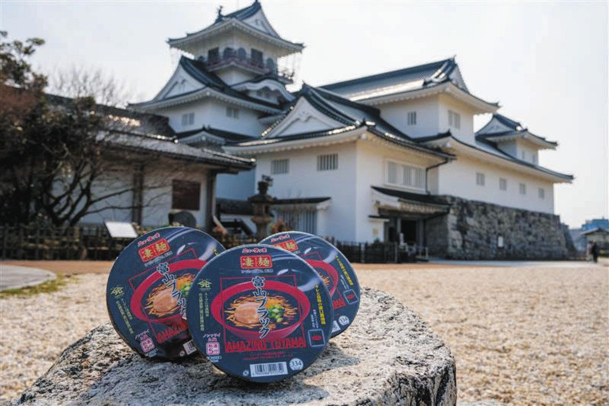 富山の魅力 裏ぶたが発信 凄麺 富山ブラック あすリニューアル：北陸中