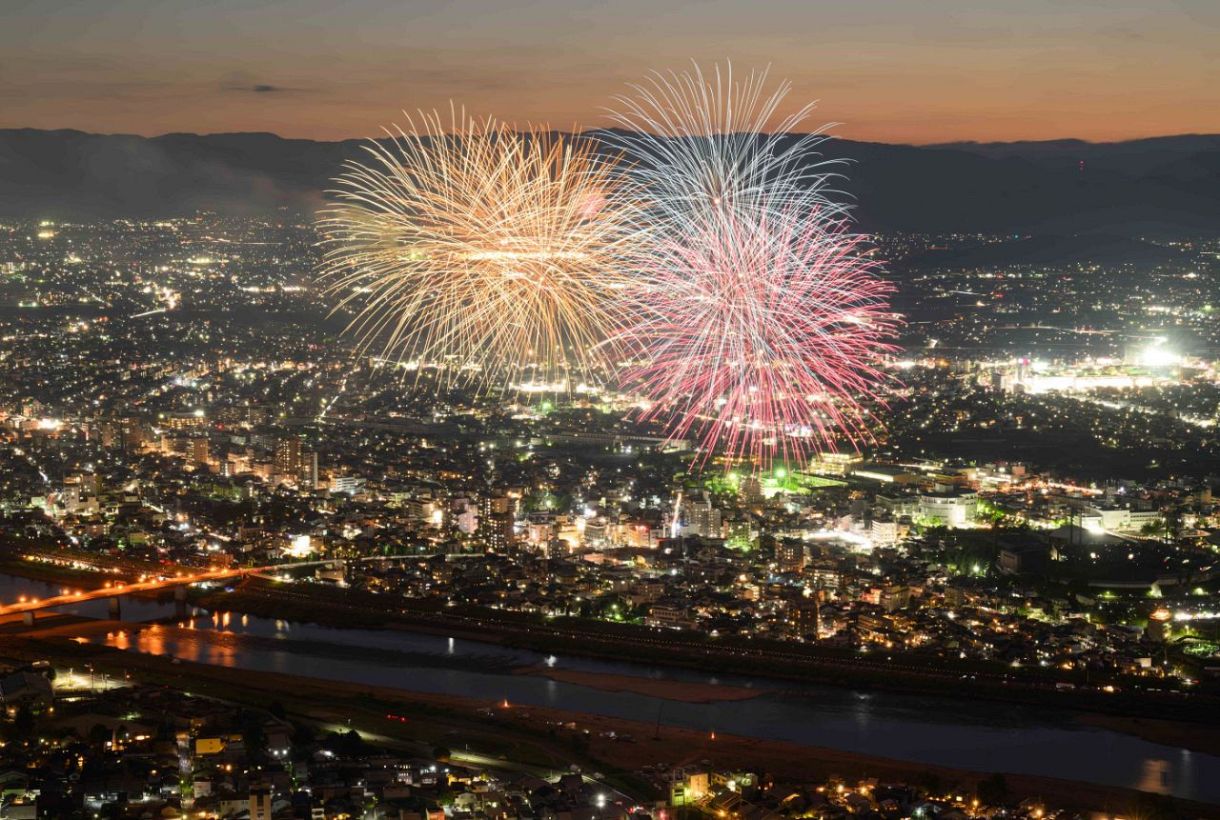 今年の長良川花火大会（8月10日撮影）
