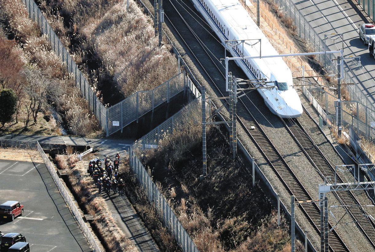 東海道新幹線の東京－新大阪間で一時運転見合わせ 稲沢の線路脇で火災