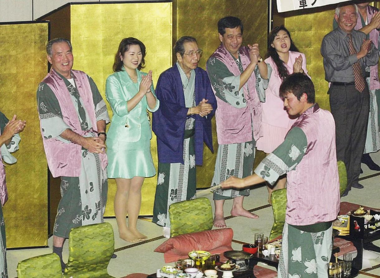 日本酒の回し飲みで大はしゃぎだった長嶋茂雄さん…最下位でも子どもの