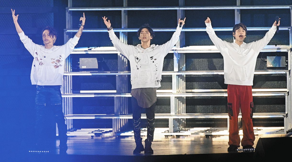 KAT-TUN 亀梨 公式LIVEgoods 亀梨和也】オリジナルフォトセット – Break the KAT-TUN online store