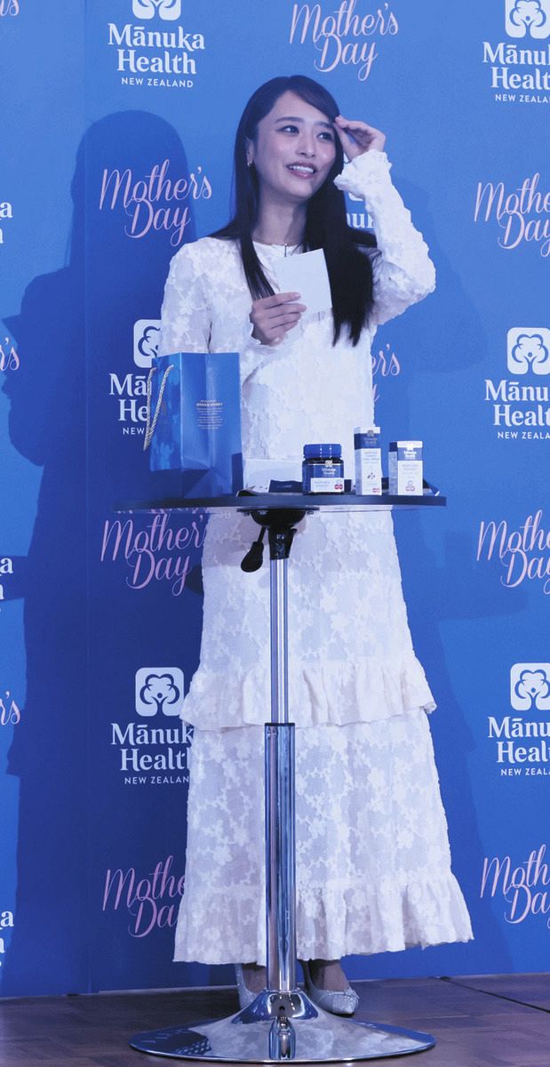◇近藤千尋、スタイル抜群の全身ショット【写真】：中日スポーツ・東京