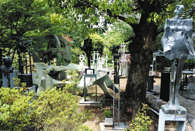 彫刻の魅力感じて 伊東の作家・重岡さん、アトリエ公開：中日新聞