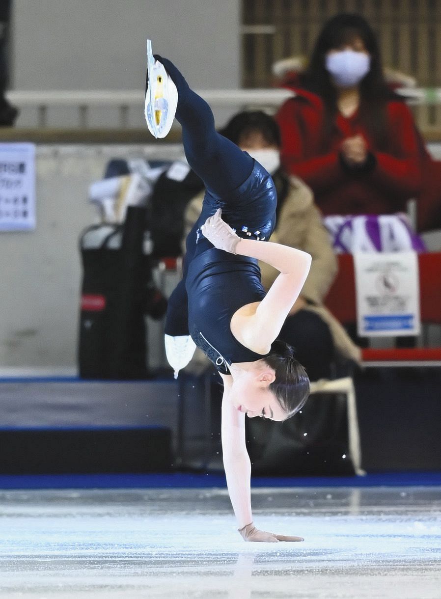 写真】鮮やか！側転も決めた紀平梨花：中日スポーツ・東京中日スポーツ
