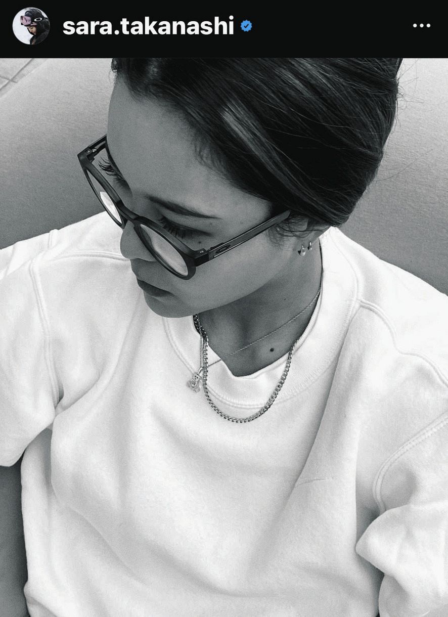 写真】高梨沙羅が新しいメガネで大人の表情見せる：中日スポーツ・東京