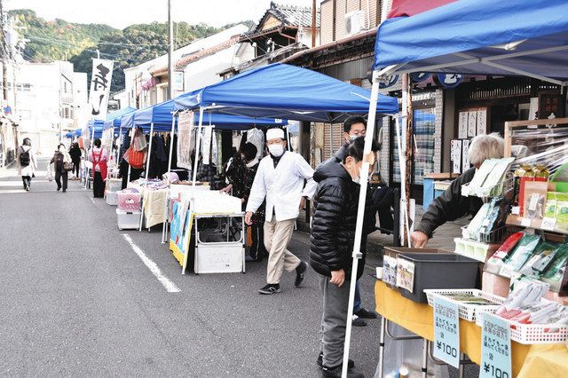 熊野いこらい市 グルメや洋服並ぶ 記念通り商店街で歩行者天国 中日新聞web