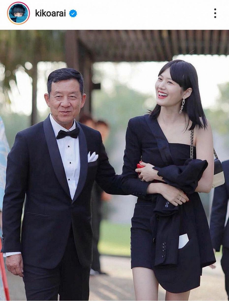 モデルの新井貴子、父・宏昌さんの古希を祝福 懐かしの近鉄ユニの雄姿