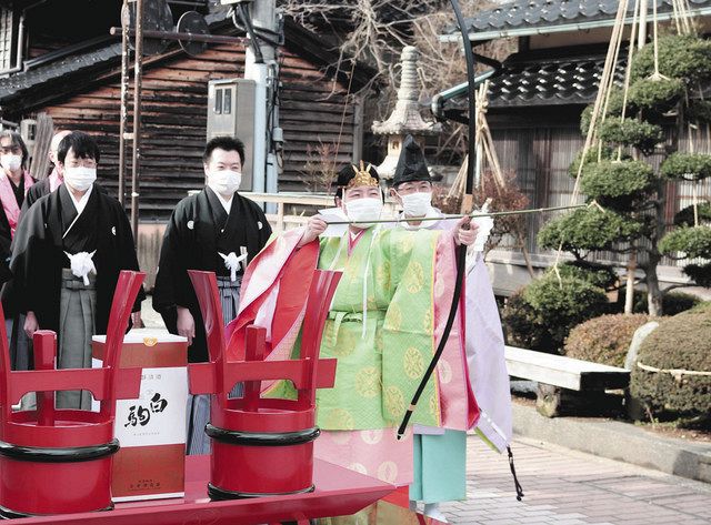 邪気よ 消えてしまえ 重蔵神社の如月祭 蟇目式で弓引く 北陸中日新聞web