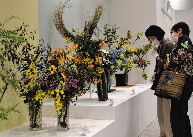 明るい色彩で平和願う 名古屋で３年ぶり 中日いけばな展 中日新聞web