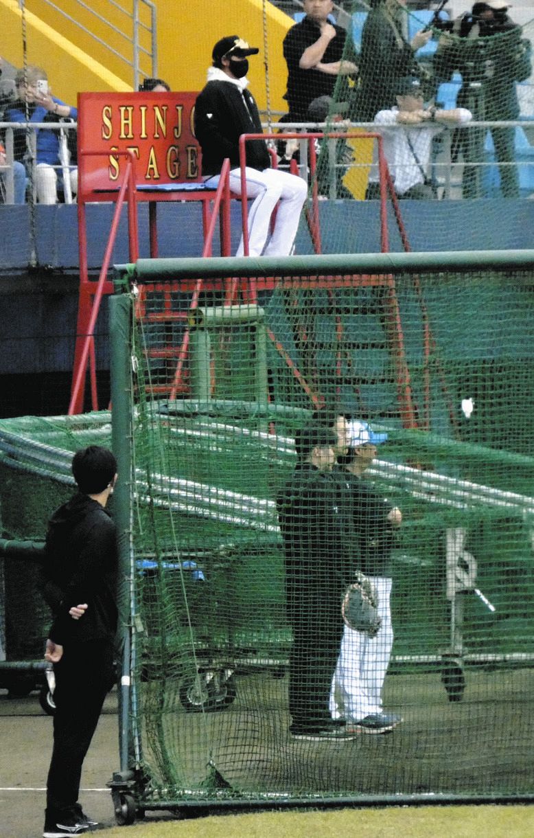 日本ハム】新庄剛志監督が今キャンプ初「SHINJO STAGE」に…作戦打撃の