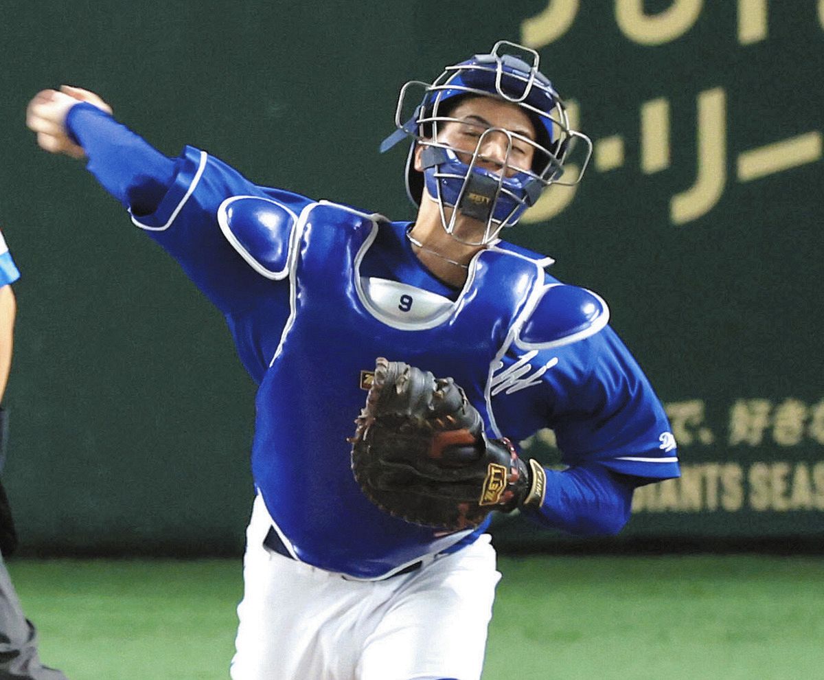中日ドラゴンズ ガチャ 石伊雄太選手 当たり大型缶バッジ 中日に現れ