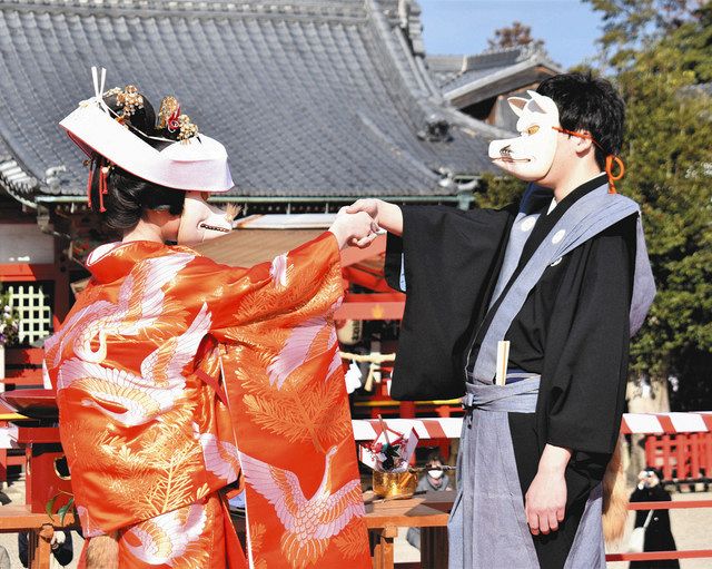 コーンコーン」狐の嫁入り道中 四日市・海山道神社：中日新聞Web