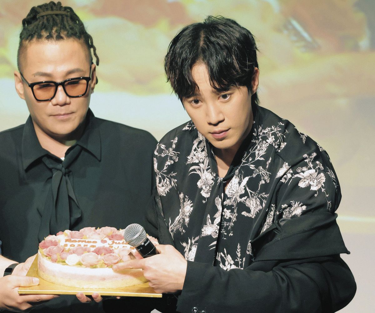 誕生日を「お餅ケーキ」で祝福されるソンモ