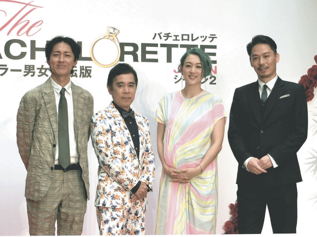記者会見に出席した（左から）矢部浩之、岡村隆史、ＳＨＥＬＬＹ、坂東工