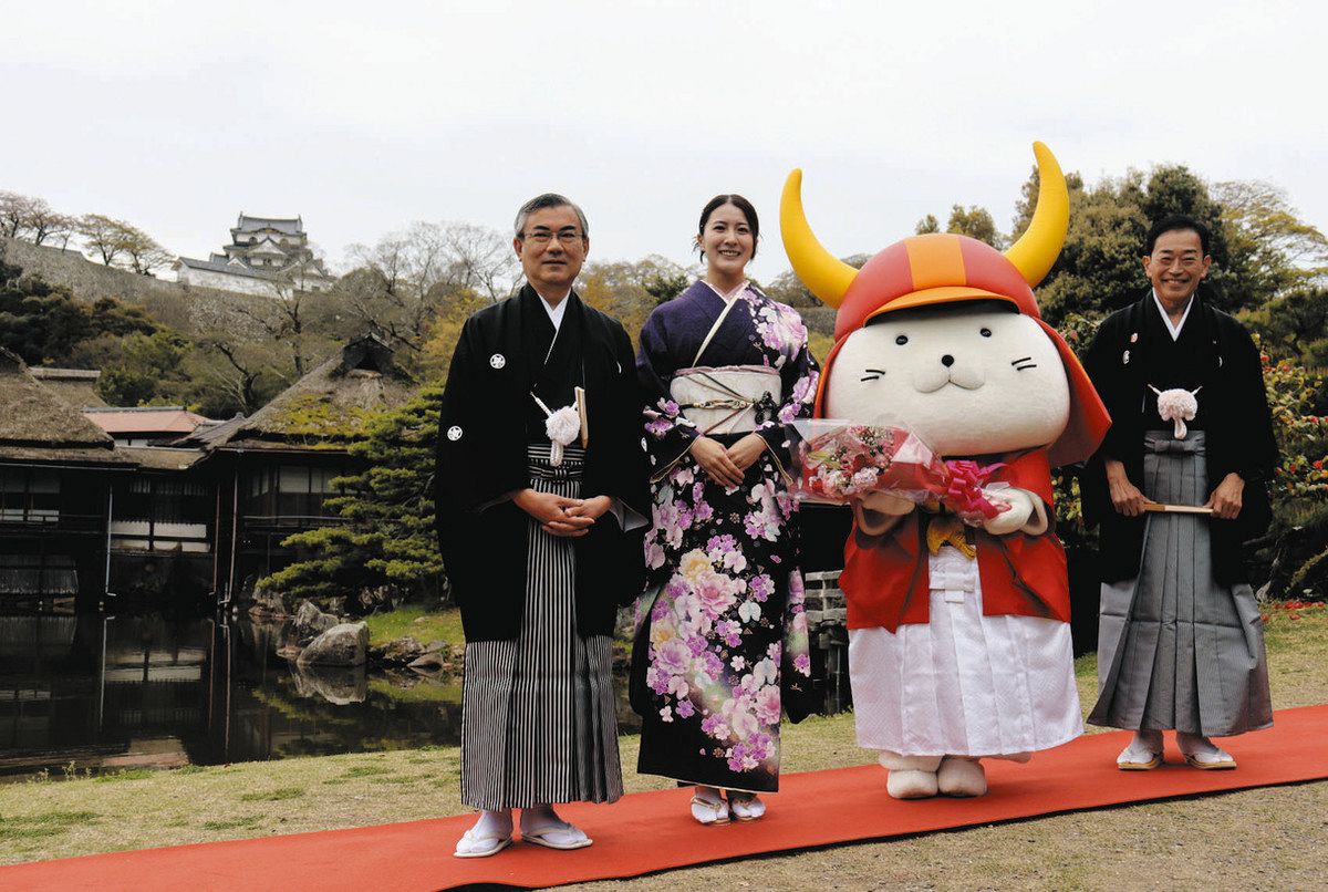ひこにゃん」20回目の誕生日 玄宮園で記念セレモニー：中日新聞Web