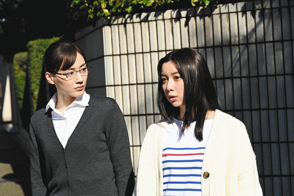 義母・亜希子役の綾瀬はるか（左）と娘・みゆき役の上白石萌歌©TBS