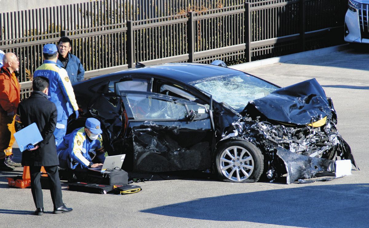 内閣府 公用車事故 誰が乗ってた