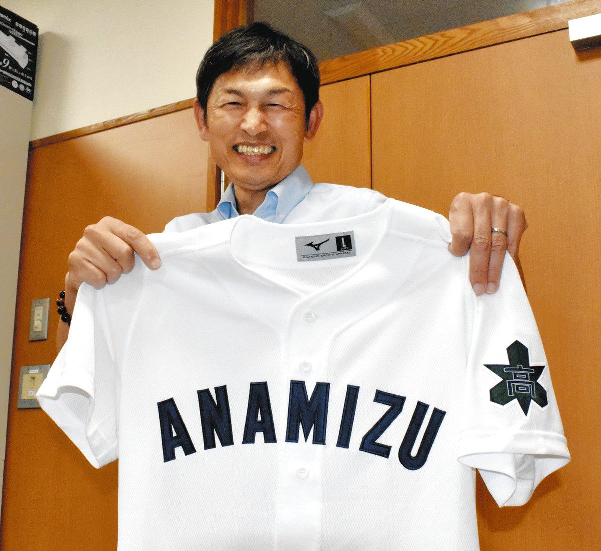 石川】新ユニホーム 希望の象徴 部員減、地震… 念願の勝利を:北陸中日 石川】新ユニホーム 希望の象徴 部員減、地震… 念願の勝利を:北陸中日