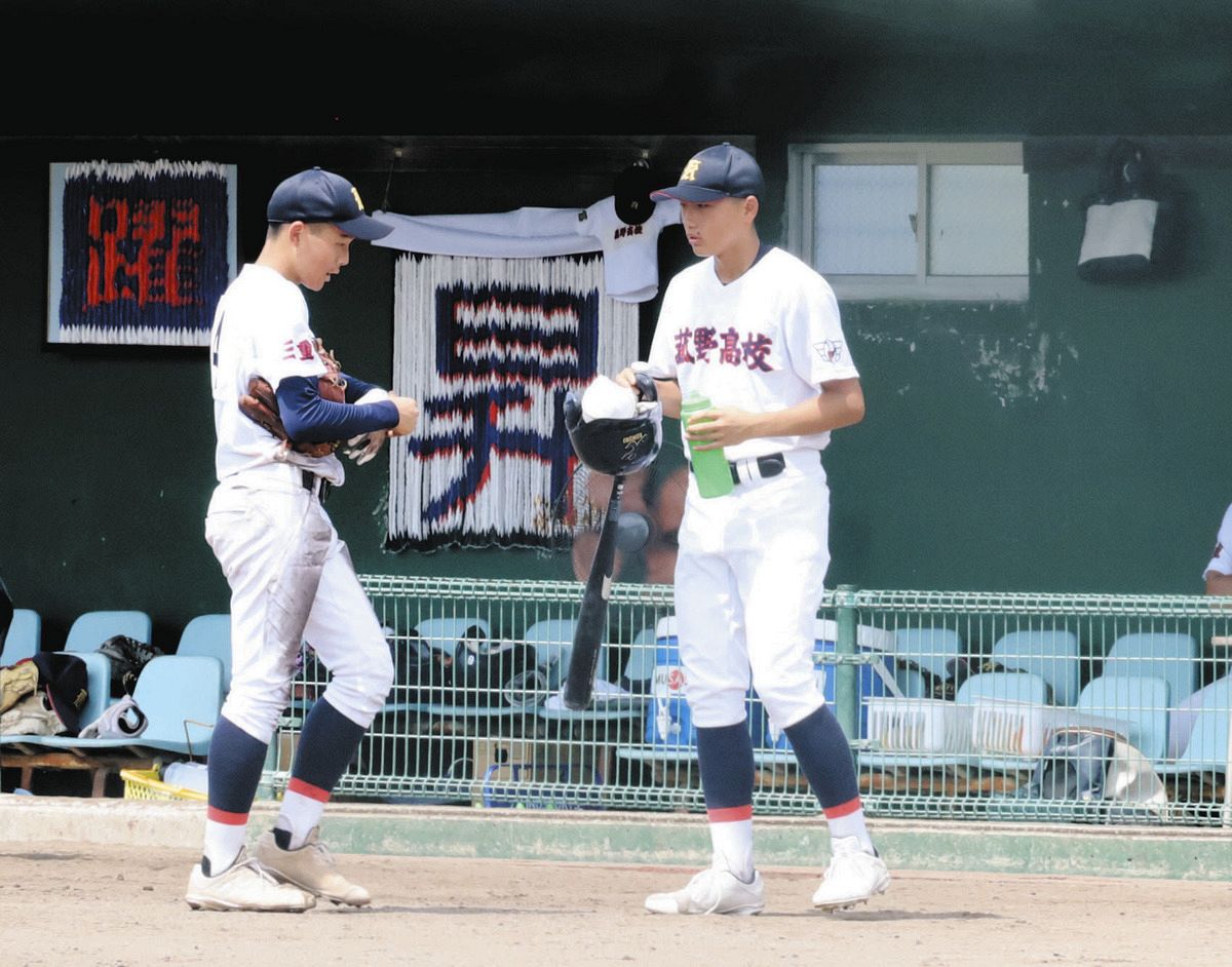 三重高校　野球部　パーカー　背番号3 菰野の『背番号7』の1年生・平田琉輝也がベンチ入り 父は中日・平田